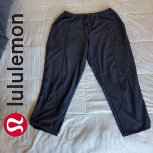 Lululemon Final Play Crop Pants - Size 8